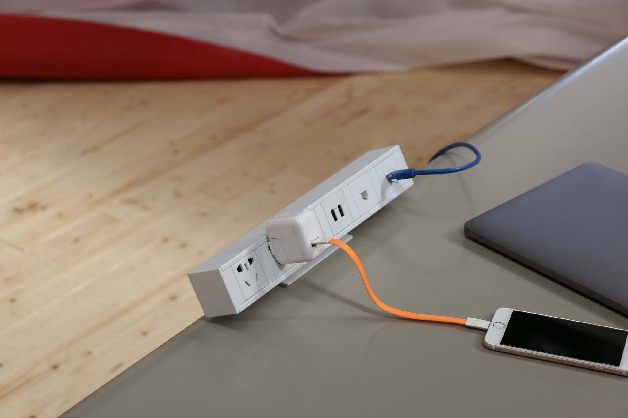 Modular Desk Clamp Bar with Back Outlet (OEXH302)